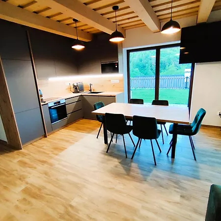 Banicky Dom - Stolna Apartment